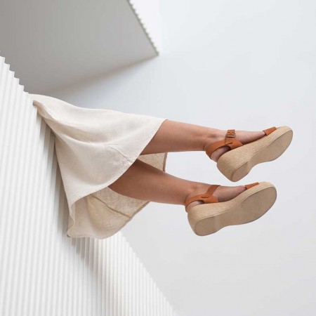 sandalia cuña camel