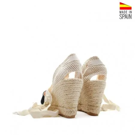 Cuñas negras con esparto