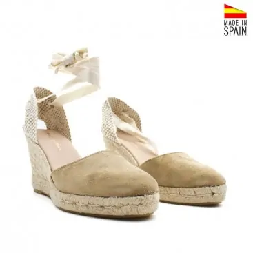 Cuñas beige hechas en España