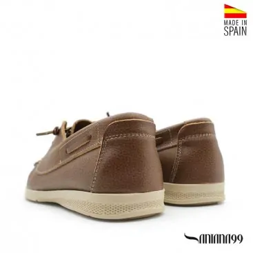 zapatos náuticos marrones
