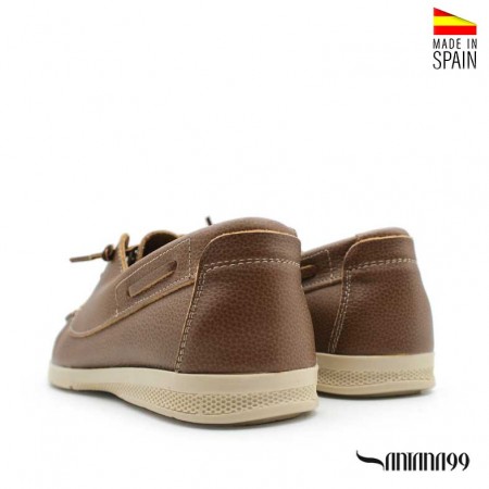 zapatos náuticos marrones