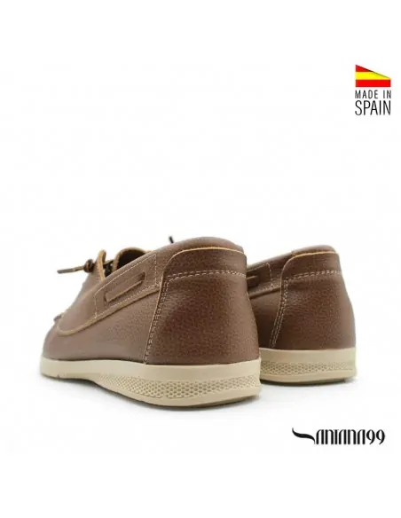 zapatos náuticos marrones