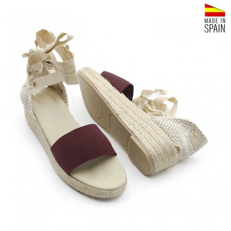 Sandalia granate con cuña