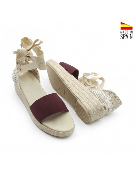 Sandalia granate con cuña
