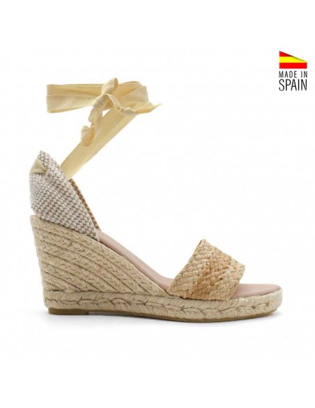 sandalias atadas al tobillo