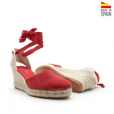 Esparteñas con cintas rojas