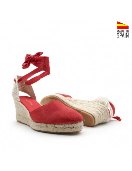 Esparteñas con cintas rojas