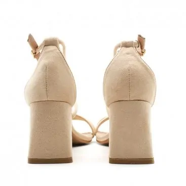 sandalia beige tacon ancho​