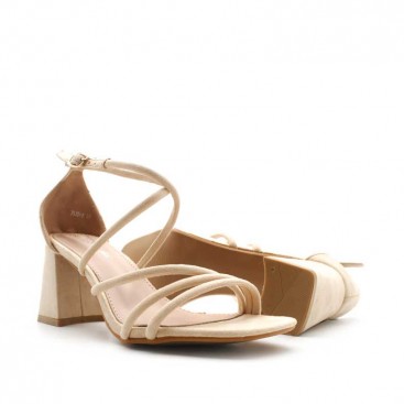 Sandalia beige tacón ancho​