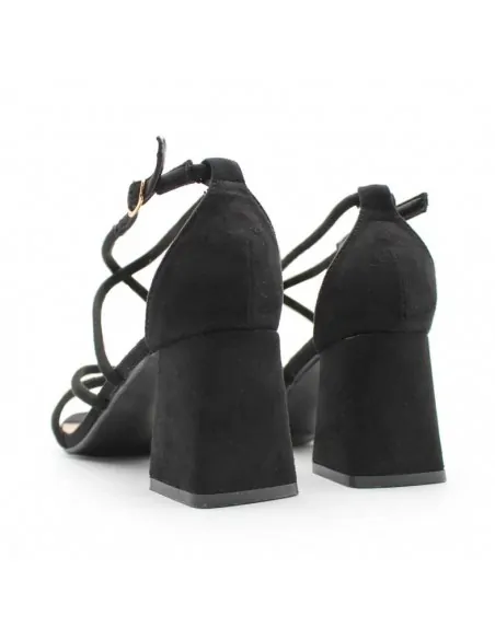 sandalia negra tacón medio​