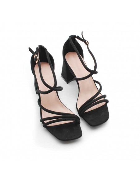 sandalia negra tiras tubulares