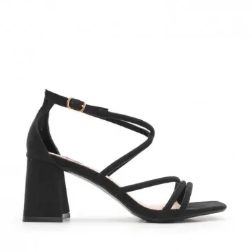 sandalia negra tacón ancho​