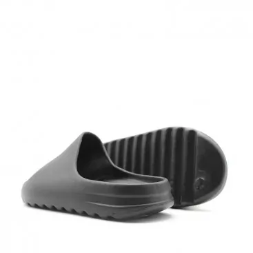 Chanclas negras piscina mujer