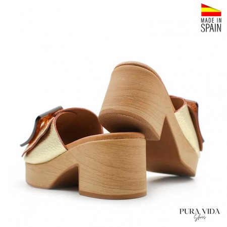 Sandalia mule dorada