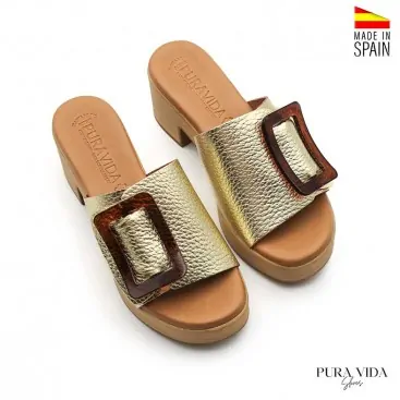 Zuecos dorados tacón