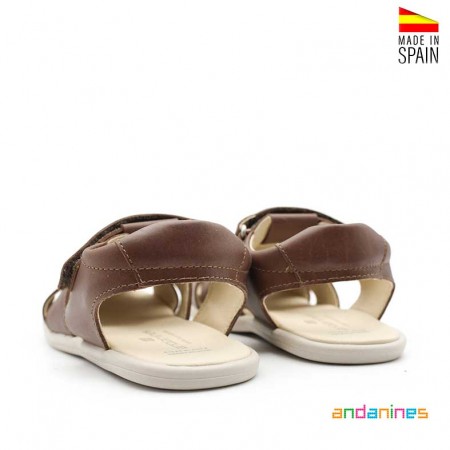 Sandalias marrones niño
