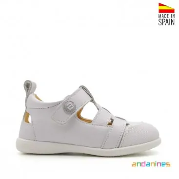 Sandalias blancas cerradas infantil