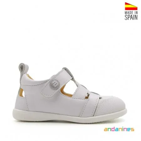 Sandalias blancas cerradas infantil