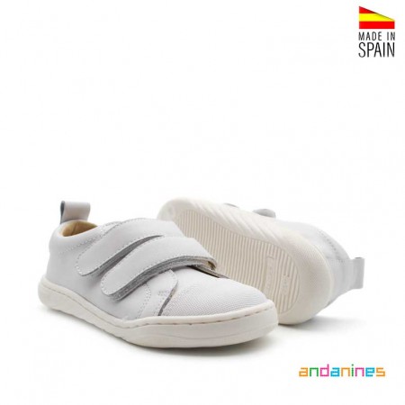 Zapatillas blancas suela plana niño