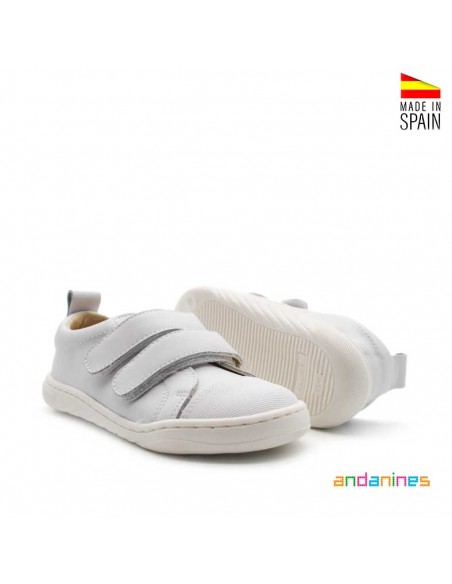 Zapatillas blancas suela plana niño