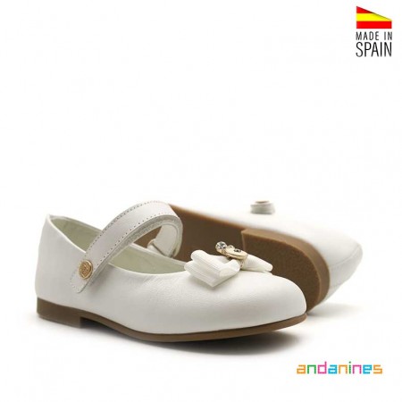 Zapatos blancos con lazo niña