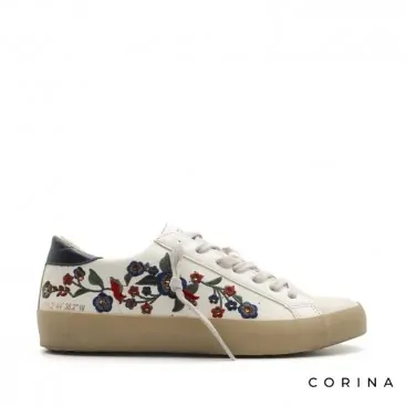 Zapatillas con flores blancas