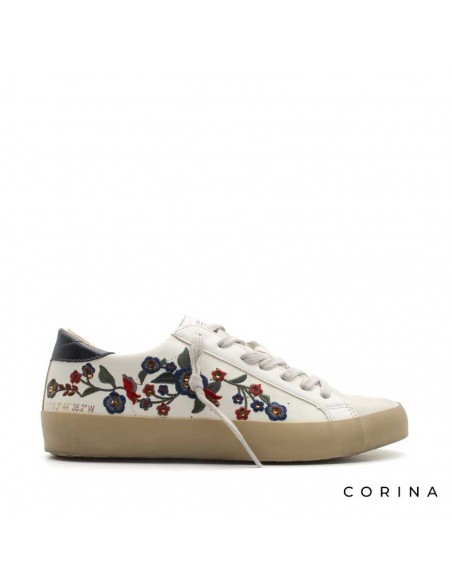 Zapatillas con flores blancas