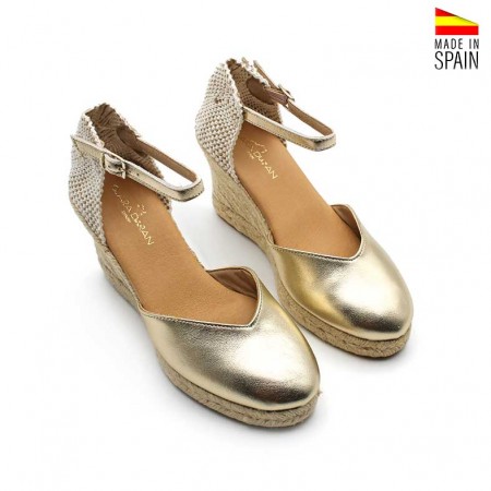 Alpargatas doradas con hebilla