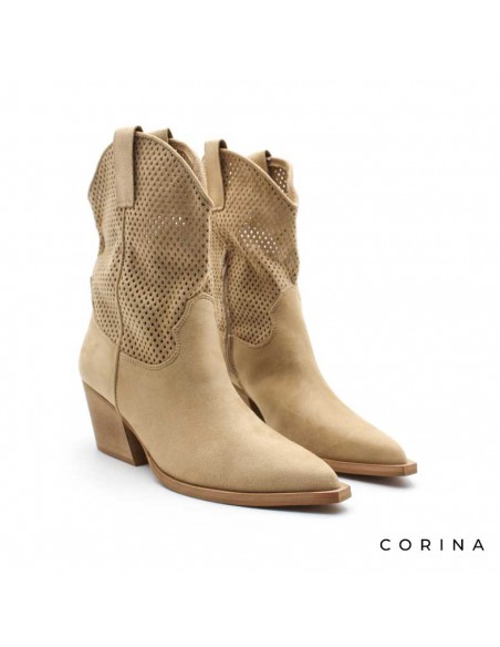 Botines con caña calada