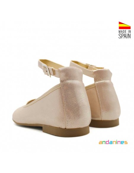 bailarinas niña ceremonia rosas