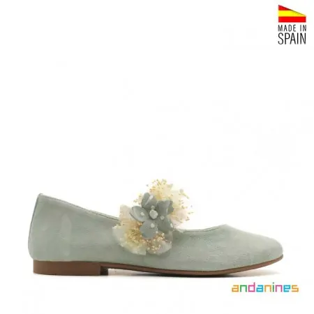 Merceditas ante verde niña