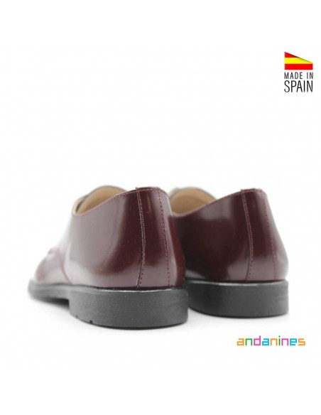 Zapatos con picado inglés