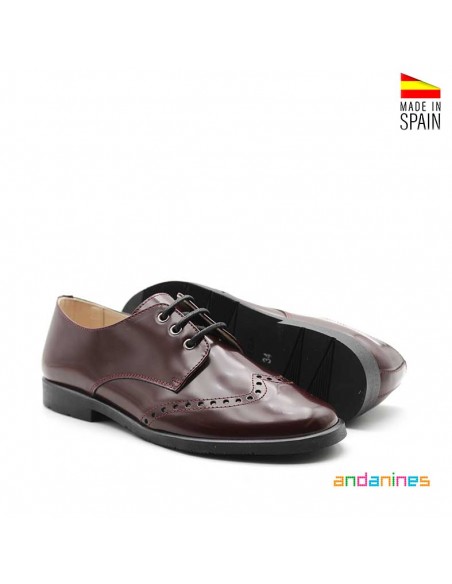 Zapatos burdeos con cordones