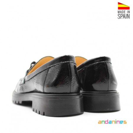 zapatos mocasines para niñas vista trasera con plataforma de goma