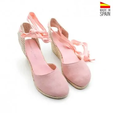 Alpargatas con cuña y cintas