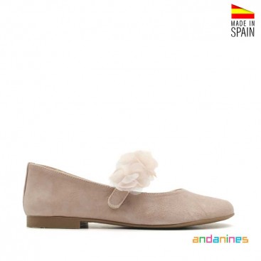 Zapatos comunión ante niña
