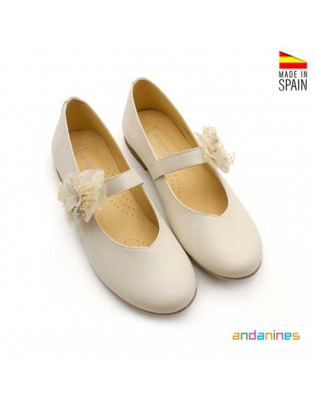Zapatos de Comunión para Niñas beige con pulsera de velcro y diseño elegante