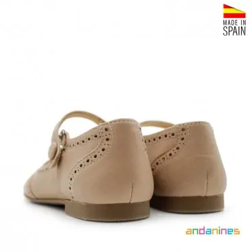 Zapatos elegantes para niñas taupe con suela de goma y fabricación española