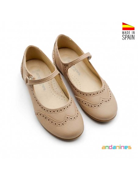 Zapatos elegantes para niñas tipo mercedita taupe con cierre de clic
