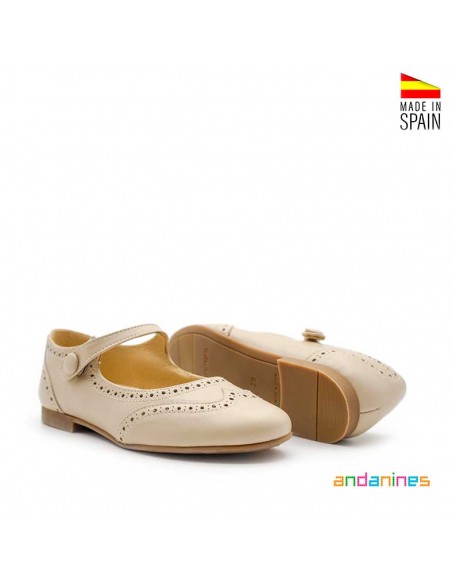 Merceditas beige brogue niña con calado inglés y diseño clásico