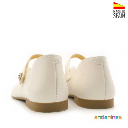 Bailarina niña con brillantes