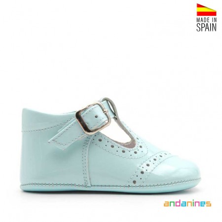 Zapatos charol azul bebé