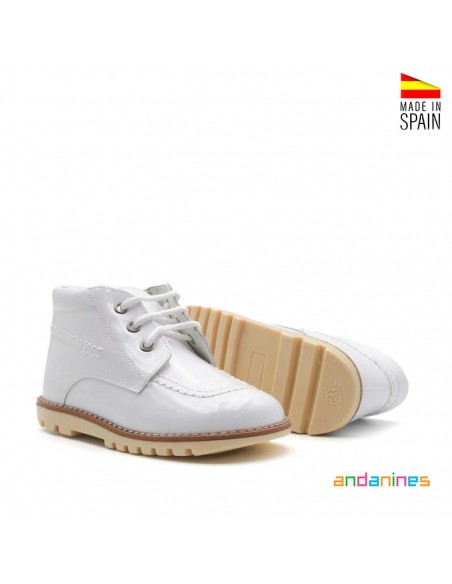 Botas niño charol blanco