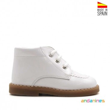 Botines charol niño blanco