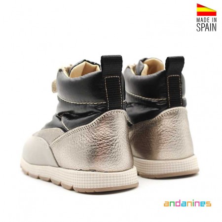 Botas con cremallera central niña