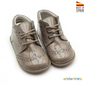 Zapato niño charol taupe