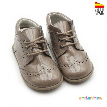 Zapato niño charol taupe