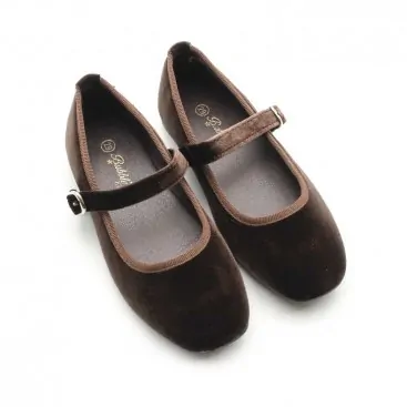 zapato terciopelo marrón niña