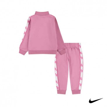 Conjunto deportivo Nike rosa