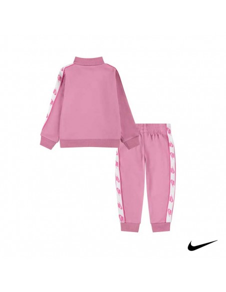 Conjunto deportivo Nike rosa